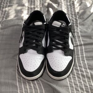 Nike Men’s low Panda Dunks, size 11